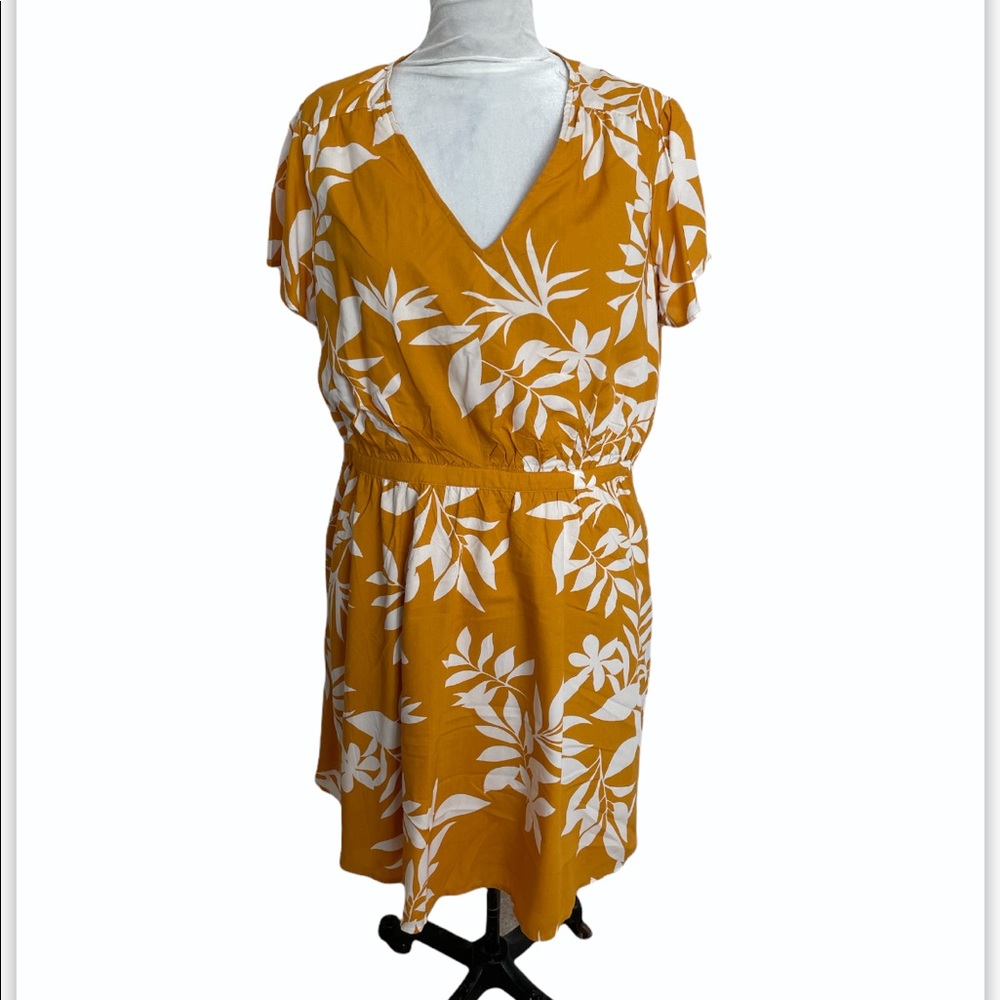NWOT Mustard yellow and white dress